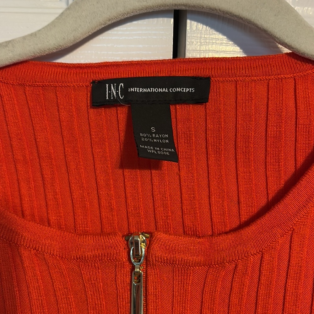 INC International concepts orange ribbed Sweater with gold zipper size small - Picture 2 of 9